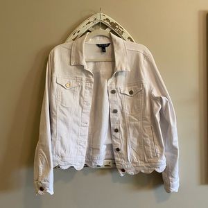 Scalloped boutique white jean jacket.  Size large.